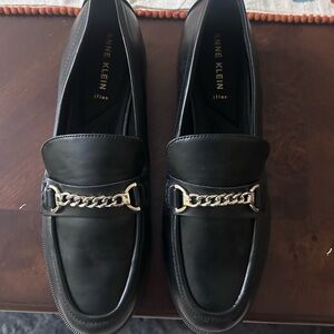 Anne Klein Men's Black Slip-On Loafers with Gold Chain size 10